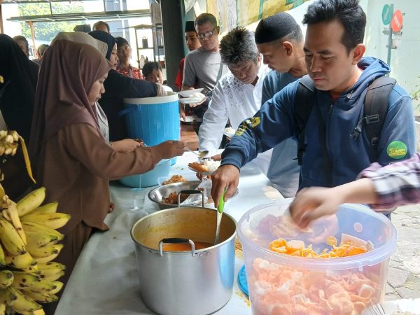 Jumat Berkah Masjid Baitil Ma'mur: Berbagi Kebaikan, Raih Keberkahan